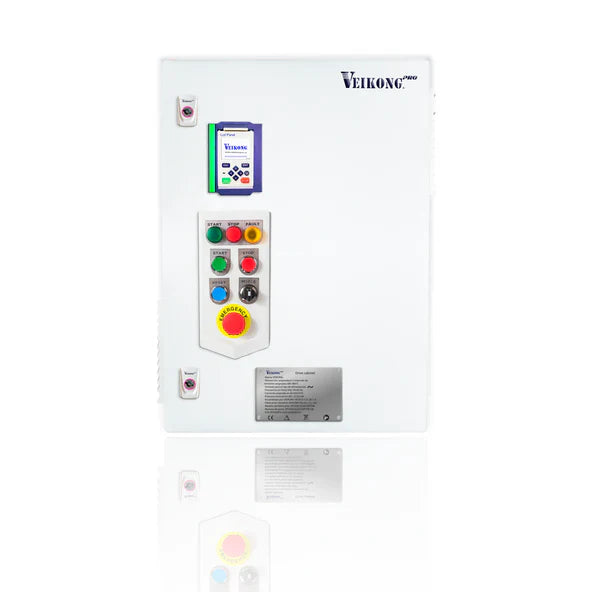 VEIKONG PRO DRIVE 15HP VFD500-011GT2B, 200 - 240 VAC, 45 AMP ensamblado en gabinete metálico incluye: seccionador-portafusibles, fusibles tipo aR, Estación de botones de arranque y paro, reset, emergencia, e indicación piloto y accesorios.
