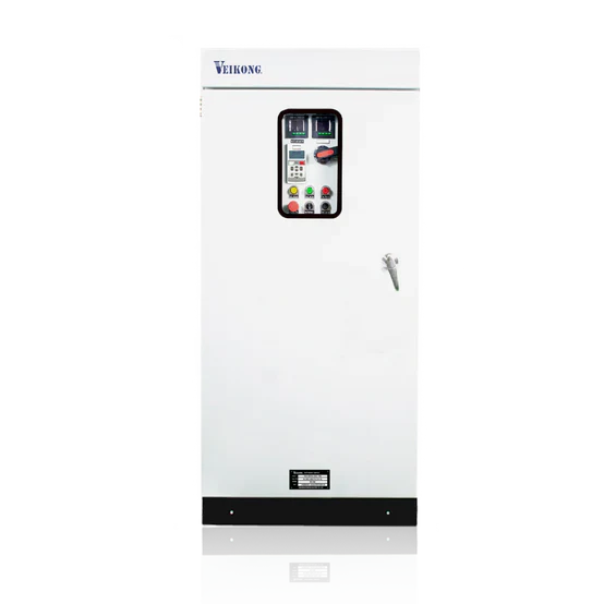 Arrancador Suave en Gabinete Marca Veikong VKS-8000-045-T2, 200 - 240 VAC, 160 A, 60 HP. Incluye: interruptor principal con bypass, IP54, panel de control, botones e indicador digital, paro de emergencia, desconectador en puerta y apartarrayos.